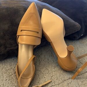 These are really cute shoes with a low 2 inch heel !